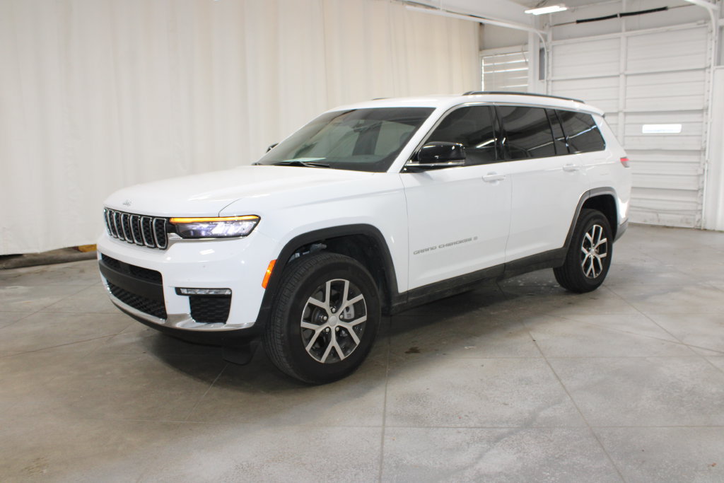 Used 2025 Jeep Grand Cherokee L Limited AWD/4WD image 4