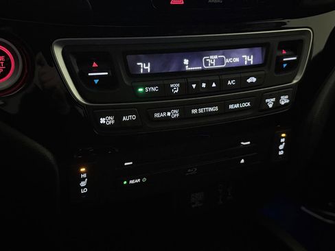 Used 2018 Honda Pilot Touring image 37