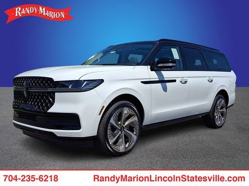 New 2026 Lincoln Navigator L Black Label AWD/4WD image 1