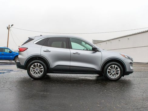 Used 2022 Ford Escape SE w/ Cold Weather Package image 3
