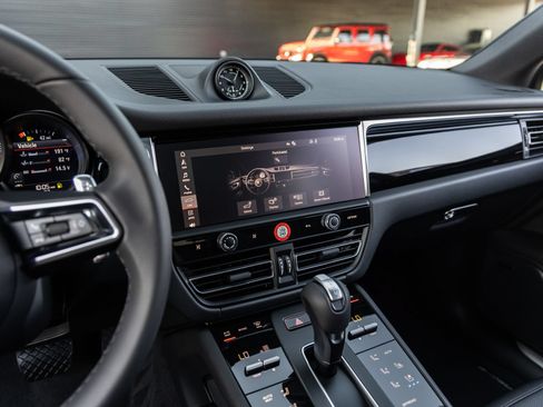 New 2026 Porsche Macan AWD/4WD image 31