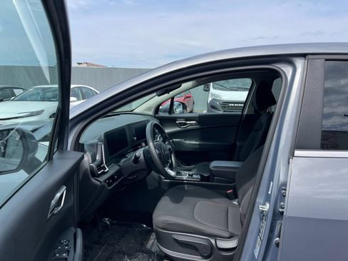 Used 2025 Kia Sportage LX FWD image 25