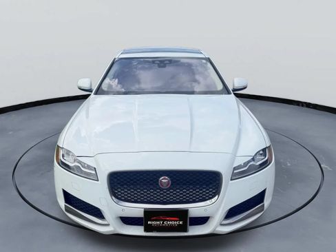 Used 2017 Jaguar XF Prestige RWD image 4