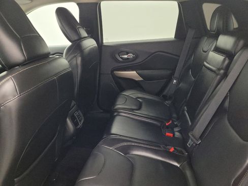 Used 2018 Jeep Cherokee Limited image 18