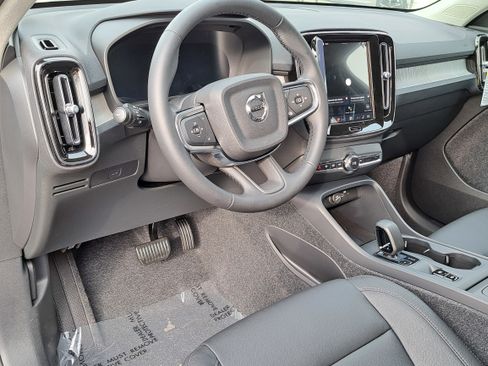 New 2026 Volvo XC40 B4 Core image 5