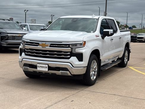 Used 2024 Chevrolet Silverado 1500 LTZ w/ Z71 Off-Road Package AWD/4WD image 12