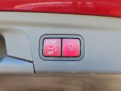 Used 2020 Mercedes-Benz GLE 350 4MATIC w/ Premium Package image 13