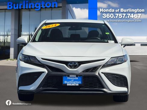 Used 2024 Toyota Camry SE w/ Cold Weather Package AWD/4WD image 10