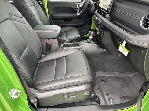 New 2025 Jeep Gladiator Sport image 15