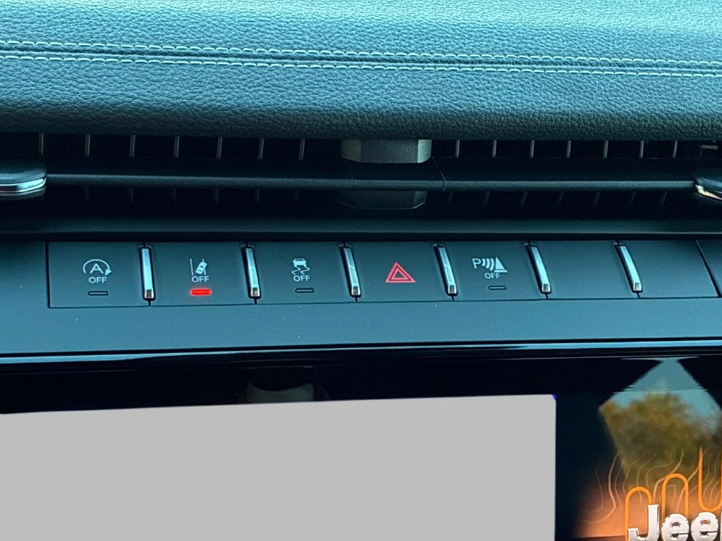 New 2026 Jeep Grand Cherokee Altitude AWD/4WD image 15