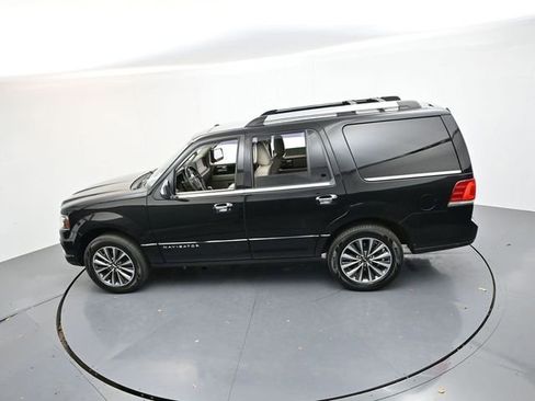 Used 2017 Lincoln Navigator Select image 22