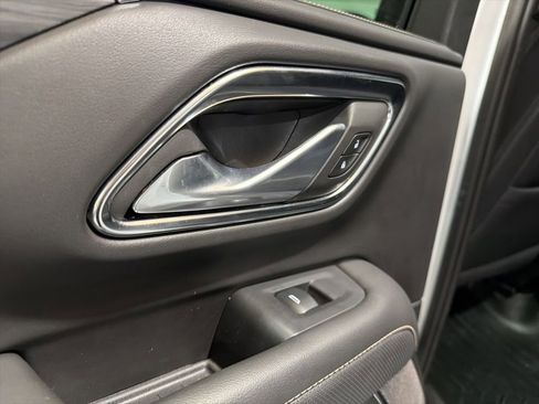 Used 2024 GMC Yukon XL SLT image 40