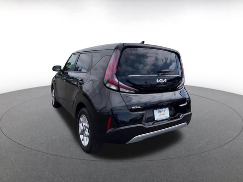 Used 2025 Kia Soul LX w/ LX Technology Package FWD image 11