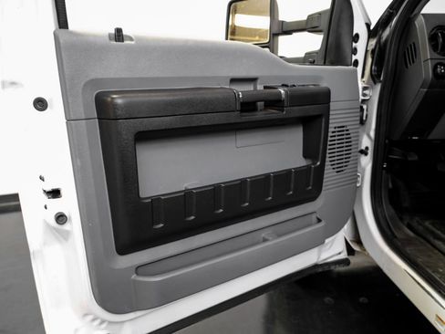 Used 2016 Ford F550 4x4 Crew Cab Super Duty image 35