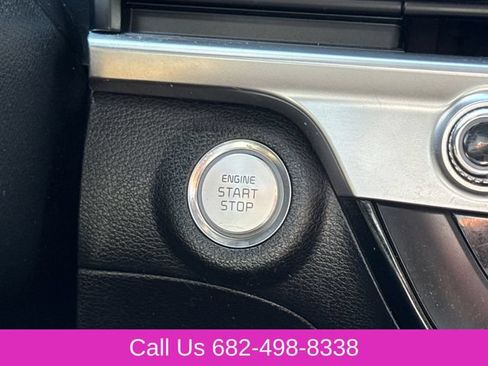 Used 2025 Kia Telluride EX w/ EX Captain's Chair Package FWD image 28