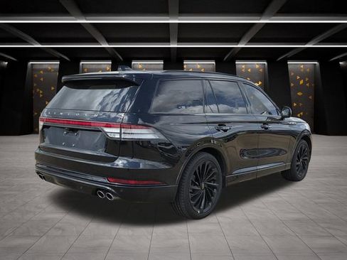 Used 2025 Lincoln Aviator Reserve w/ Luxury Package image 4