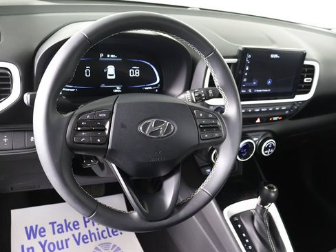 Used 2025 Hyundai Venue Limited FWD image 22