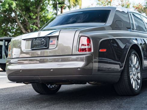 Used 2004 Rolls-Royce Phantom Sedan RWD image 13