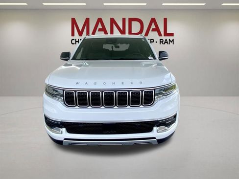 Used 2025 Jeep Wagoneer L Series II AWD/4WD image 3