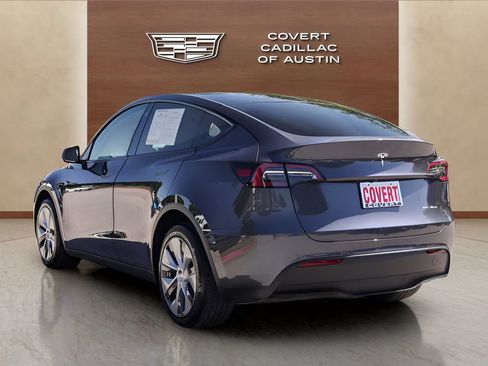 Used 2022 Tesla Model Y Long Range AWD/4WD image 3