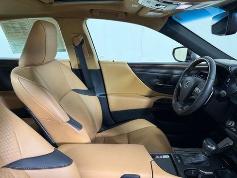 Certified 2023 Lexus ES 300h w/ Luxury Package image 32