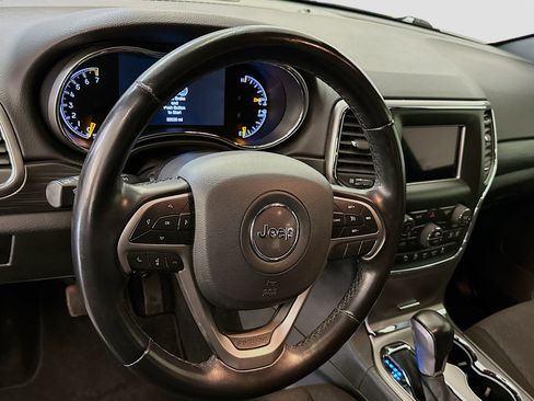 Used 2020 Jeep Grand Cherokee Laredo image 18