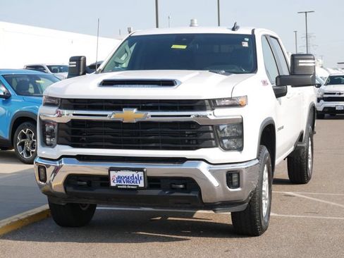 Used 2024 Chevrolet Silverado 2500 LT w/ Convenience Package AWD/4WD image 3