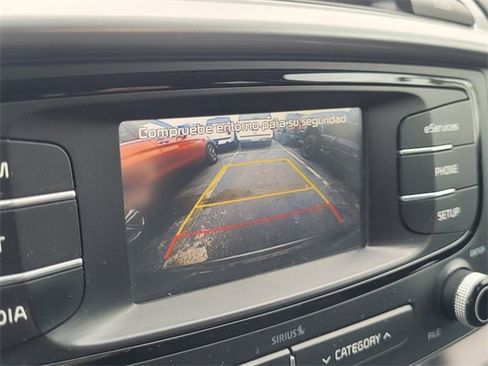 Used 2016 Kia Sorento LX w/ LX Convenience Package image 22