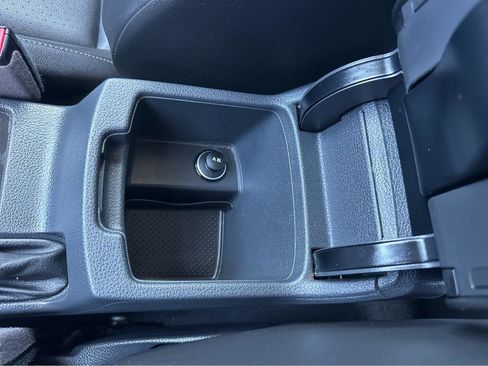 Used 2017 Volkswagen Golf SE image 30