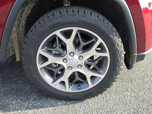 Used 2019 Jeep Grand Cherokee Limited AWD/4WD image 10