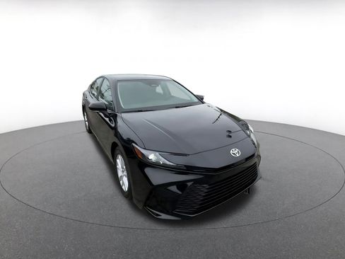 Used 2025 Toyota Camry LE image 3