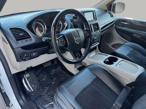 Used 2020 Dodge Grand Caravan SXT w/ Driver Convenience Group FWD image 15