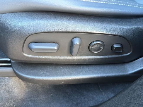 Used 2022 Buick Enclave Premium w/ Experience Buick Package FWD image 19