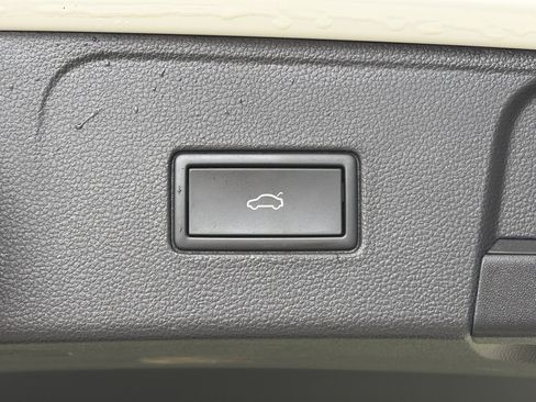 Used 2023 Volkswagen Atlas SE image 16