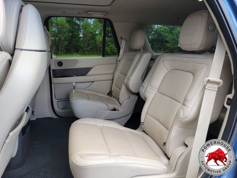 Used 2019 Lincoln Navigator Select RWD image 17