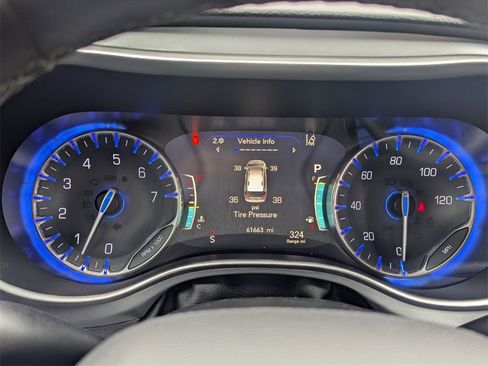 Used 2020 Chrysler Pacifica Touring-L w/ Advanced Safetytec Group image 15