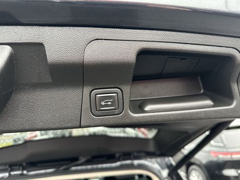 Used 2021 GMC Acadia Denali image 26