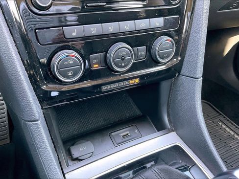 Used 2020 Volkswagen Passat 2.0T SEL image 34