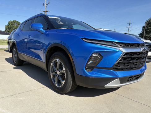 Used 2024 Chevrolet Blazer LT w/ Convenience Package FWD image 2