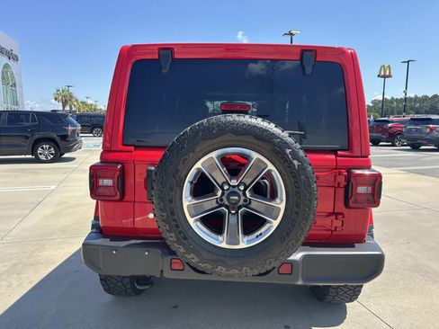 Used 2020 Jeep Wrangler Unlimited Sahara w/ LED Lighting Group AWD/4WD image 6