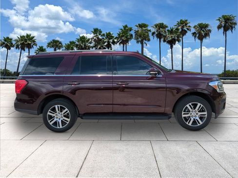 Used 2024 Ford Expedition XLT RWD image 8