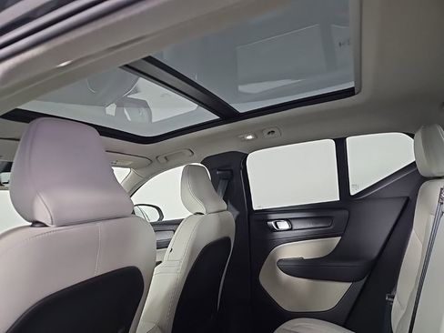 Certified 2024 Volvo XC40 B5 Plus w/ Climate Package image 14