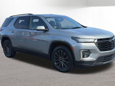 Used 2023 Chevrolet Traverse RS image 2