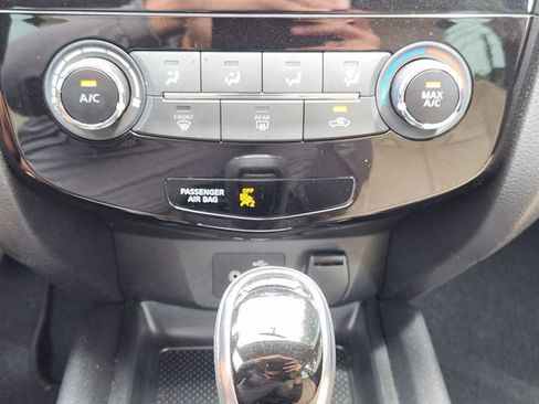 Used 2019 Nissan Rogue Sport S w/ Appearance Package FWD image 21