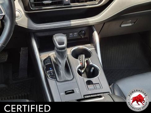 Used 2022 Toyota Highlander XLE FWD image 25