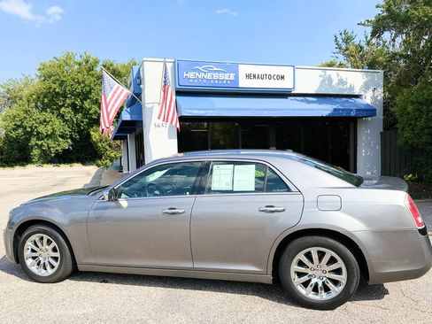 Used 2011 Chrysler 300 Limited RWD image 15