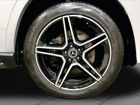Used 2024 Mercedes-Benz GLS 450 4MATIC image 10