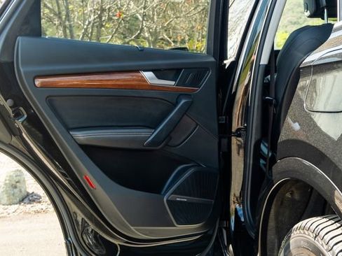 Used 2021 Audi Q5 e Premium Plus w/ Premium Plus Package image 22