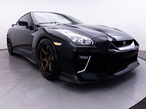 Used 2020 Nissan GT-R Premium w/ Premium Interior Package AWD/4WD image 18