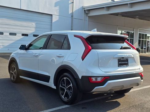 Certified 2026 Kia Niro LX FWD image 3